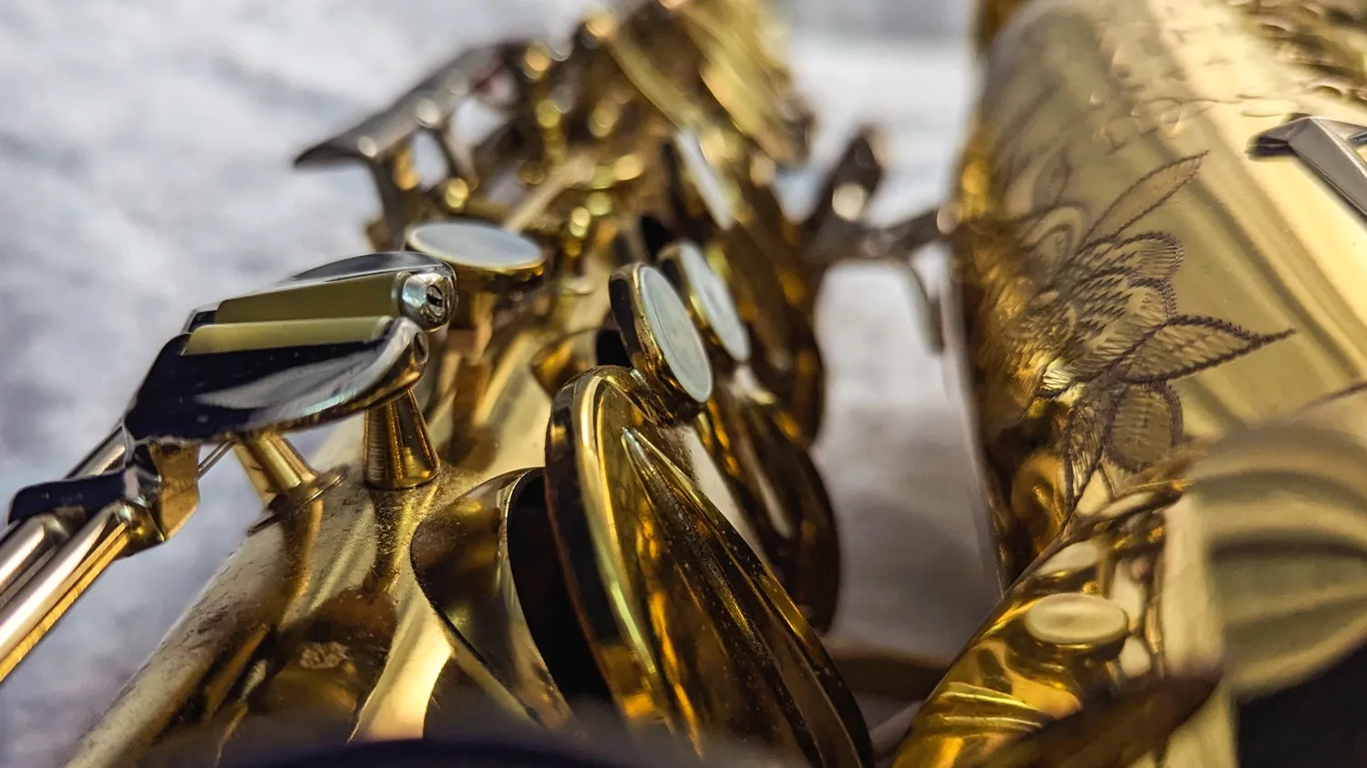shipping-saxophone.